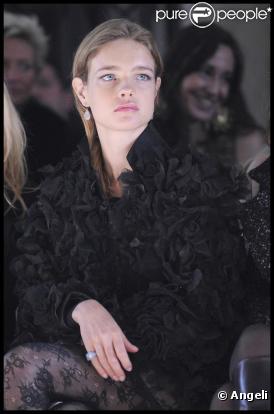 Natalia Vodianova au défilé Valentino à Paris le 27 janvier 2010