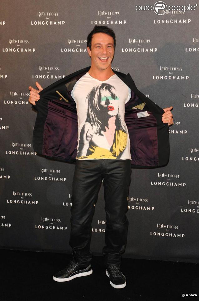 L'animateur Laurent Artufel et son joli T-Shirt Kate Moss, à l'occasion de la soirée organisée en l'honneur du topmodel par la maison Longchamp, au Ritz Club de l'Hôtel Ritz, à Paris, le 27 janvier 2010.