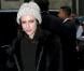 Anna Mouglalis mixe le cuir aux matières douces et fait un carton en tweed et fourrure.  