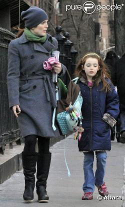 Julianne Moore passe chercher sa fille à l'école à New York le 13 janvier 2010