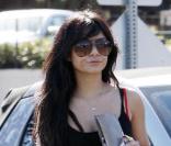 Mercredi 3 février, Vanessa Hudgens, partie faire quelques courses, trouve sa voiture cabossée à son retour !