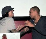 Tommy Lee et Chris Brown jouent les organisateurs de soirée à l'occasion du Superbowl, au Play Nightclub à Miami Beach le 6 février 2010