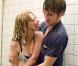 La première scène de baiser entre Robert Pattinson et Emilie de Ravin dans  Remember me. 