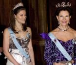 Victoria de Suède prenait part à un dîner de gala, le 11 février 2010, avec ses parents le roi Carl XVI Gustaf et la reine Silvia