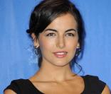 La sublime Camilla Belle a irradié le tapis rouge de la Berlinale... devant Frédéric Mitterrand totalement remis !