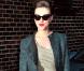 Scarlett Johansson a ressorti ses lunettes Dior et son style rétro pour charmer New York 