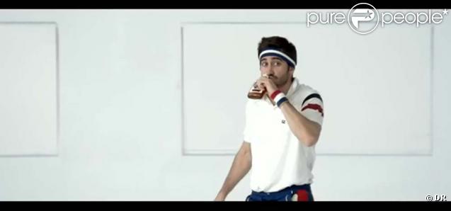 Jake Gyllenhaal dans le nouveau clip de Vampire Weekend :  Giving up the gun  !