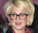 Kelly Osbourne affiche toujours une ligne au top lors du lancement de la gamme cosmétiques de la créatrice bijoux Tarina Tarentino à Hollywood le 24 février 2010