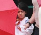 Les enfants de Michael Jackson se rendant à une leçon de karaté à Encino (Californie) le 24 février 2010. Sur la photo : Prince Michael II, alias Blanket 