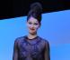 Laetitia Casta a ensorcelé l'assistance dans cette incroyable robe vintage haute-couture de Yves Saint Laurent, créée en 1968, toute en mousseline transparente et plus d'autruches, pour la 35ème Cérémonie des César, le 27 février 2010