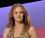 Vanessa Paradis, à la fois sobre et lumineuse, avait choisi une robe Chanel, avec aux pieds des escarpins Louboutin, pour la 35ème Cérémonie des César, le 27 février 2010