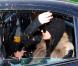 A la sortie d'une défilé de mode, Lindsay Lohan se rend à l'aéroport de Milan et ne peut s'empêcher de s'en prendre aux paparazzi présents en leur jetant une canette de RedBull le 1er mars 2010