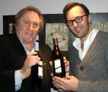Gérard Depardieu dans son restaurant de La Fontaine Gaillon lors d'une dégustation de vin 