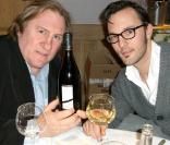 Gérard Depardieu dans son restaurant de La Fontaine Gaillon lors d\'une dégustation de vin<br />