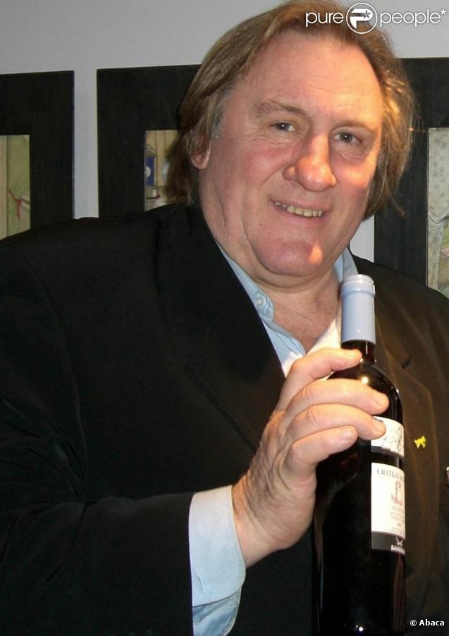 Gérard Depardieu dans son restaurant de La Fontaine Gaillon pour la promotion de deux de ses vins