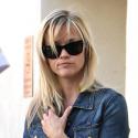 Reese Witherspoon : une superwoman qui passe d'un look pyjama à un style so chic !