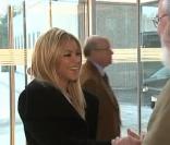 Shakira arrive pour recevoir sa médaille, décernée par l'Organisation Internationale du Travail, mercredi 3 mars.
