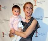 Kelly Rutherford, venue accompagnée de sa petite Helena, 9 mois, lors de la soirée annuelle des Bunny Hop, à New York, le mardi 9 mars.