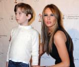 Melania Trump, venue accompagnée de son petit Barron, 4 ans et demi, lors de la soirée annuelle des Bunny Hop, à New York, le mardi 9 mars.