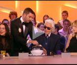 Karl Lagerfeld présente le plat qui porte son nom au restaurant La Gioia du VIP Room parisien, La Insalata Karl Lagerfeld