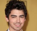 Demi Lovato et Joe Jonas (Jonas Brothers) officialisent leur love story dans l'émission américaine  Access Hollywood .
