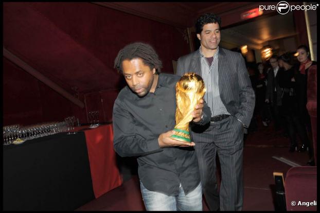 Douze ans après le sacre des Bleus, Bernard Diomède s'est retrouvé en tête-à-tête avec le fameux trophée doré...