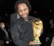 Douze ans après le sacre des Bleus, Bernard Diomède s'est retrouvé en tête-à-tête avec le fameux trophée doré...