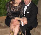Eli Roth et une jolie brune, à l'occasion de la grande soirée organisée par le magazine  Vanity Fair , juste après la 82e cérémonie des Oscars, à Los Angeles, le 7 mars 2010.