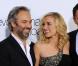 Kate Winslet et Sam Mendes, le 15 décembre 2008, à Los Angeles, aux côtés de Leonardo DiCaprio. 