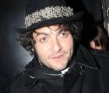 Matthieu Chedid à l'occasion de l'inauguration du Bus Palladium, dans le IXe arrondissement de Paris, le 16 mars 2010.