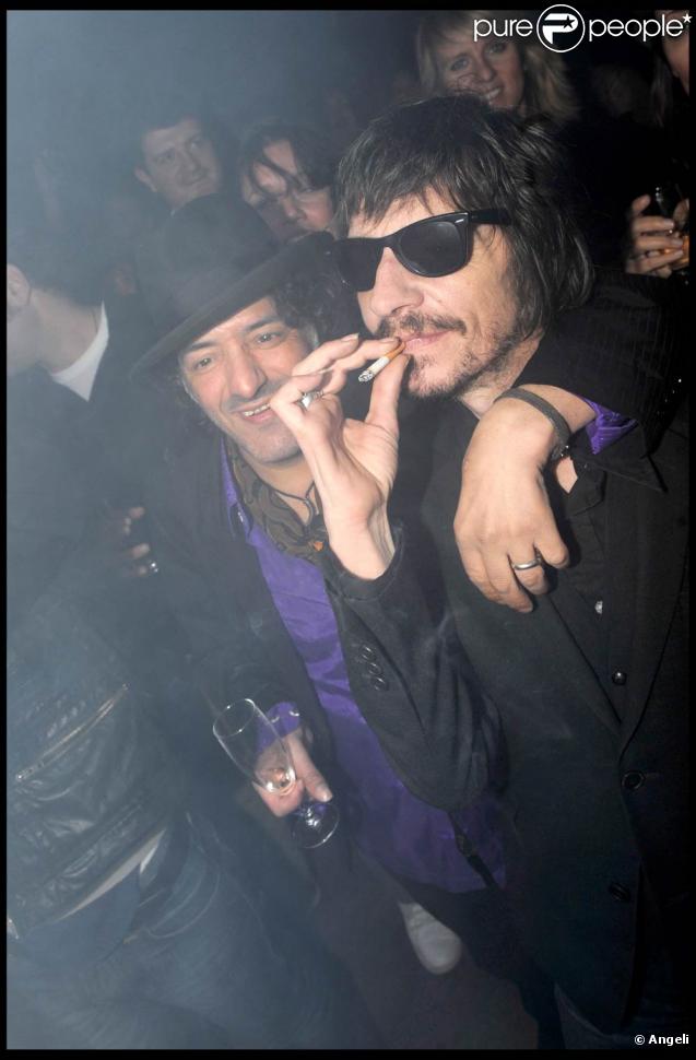 Rachid Taha et Patrick Eudeline à l'occasion de l'inauguration du Bus Palladium, dans le IXe arrondissement de Paris, le 16 mars 2010.
