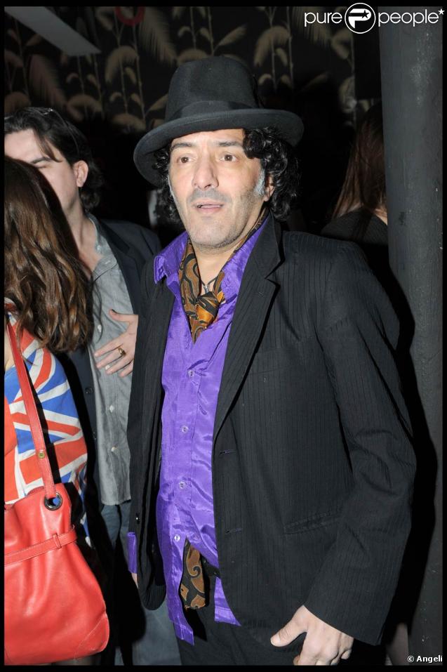 Rachid Taha à l'occasion de l'inauguration du Bus Palladium, dans le IXe arrondissement de Paris, le 16 mars 2010.