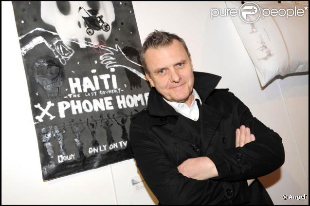 Jean-Charles de Castelbajac à l'occasion de  Heavenly Dreams , la vente aux enchères d'oreillers de stars au profit de l'Unicef en faveur des enfants d'Haïti, à Paris, le 18 mars 2010.