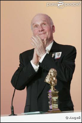 Michel Bouquet reçoit le Molière du meilleur acteur pour  Le roi se meurt , le 9 mai 2005 !