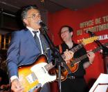Gérard Holtz chante à l'occasion du prix Nomad's, à Paris, le 18 mars 2010 !
