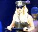 Britney Spears interprétant Womanizer , sur son Circus Tour .