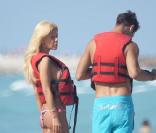 Samedi 20 mars, sur une plage de Malibu, Shauna Sand et son nouveau boyfriend filent le parfait amour.