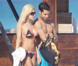 Samedi 20 mars, sur une plage de Malibu, Shauna Sand et son nouveau boyfriend filent le parfait amour.