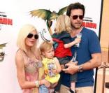 Tori Spelling en famille à l\'avant-première de How to train a dragon (21 mars  2010, Los Angeles)