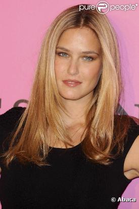 La très jolie Bar Refaeli, à l'occasion de la présentation de la nouvelle collection de la marque de lingerie Passionata, à l'Espace Cambon, à Paris, le 23 mars 2010.