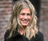 Même décoiffée, Jennifer Aniston est l\'une des stars à la coupe de cheveux la plus copiée.<br />