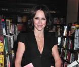 Jennifer Love Hewitt à New York pour dédicasser son premier livre, le 24 mars 2010