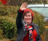 Susan Boyle devant chez elle à Blackburn