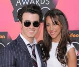 Les jeunes mariés Kevin Jonas et Danielle Deleasa, lors de la soirée des Kids' Choice Awards 2010.