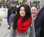 Après avoir visité la Tour Eiffel, Selena Gomez s'est rendue au musée du Louvre, mercredi 31 mars.