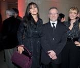 Thierry Fremeaux, chevalier de la Légion d'honneur, le 11 mars 2008, entouré de Monica Bellucci et Clotilde Courau.