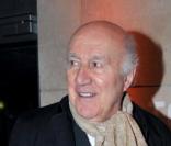 Michel Piccoli et Anouck Aimée félicitent Thierry Fremeaux, fait chevalier de la Légion d'honneur, le 11 mars 2008.