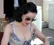 Dita Von Teese, habillée par Vivienne Westwood, dédicace son livre Stripteese à Las Vegas le 3 avril 2010