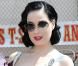 Dita Von Teese, habillée par Vivienne Westwood, dédicace son livre Stripteese à Las Vegas le 3 avril 2010