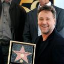 Russell Crowe éclatant de fierté... entouré de sa charmante femme et de leurs deux fils !